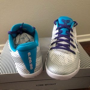 Kobe 11 low “Draft Day Hornets”